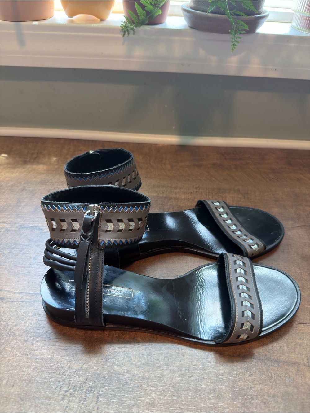 Cynthia Vincent Women’s Black/Gray Leather Strappy Ankle Strap Buckle Sandals 8